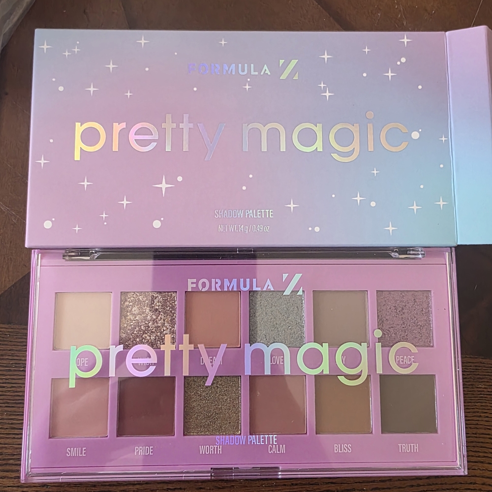 Pretty Mahic Eyeshadow Pallet Nwt